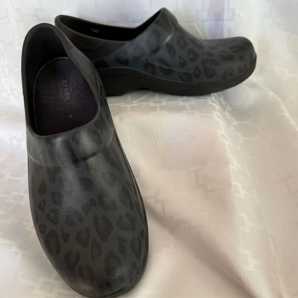 Crocs Women's Black Leopard Print Slip Resistant Clogs‎ Shoes Size